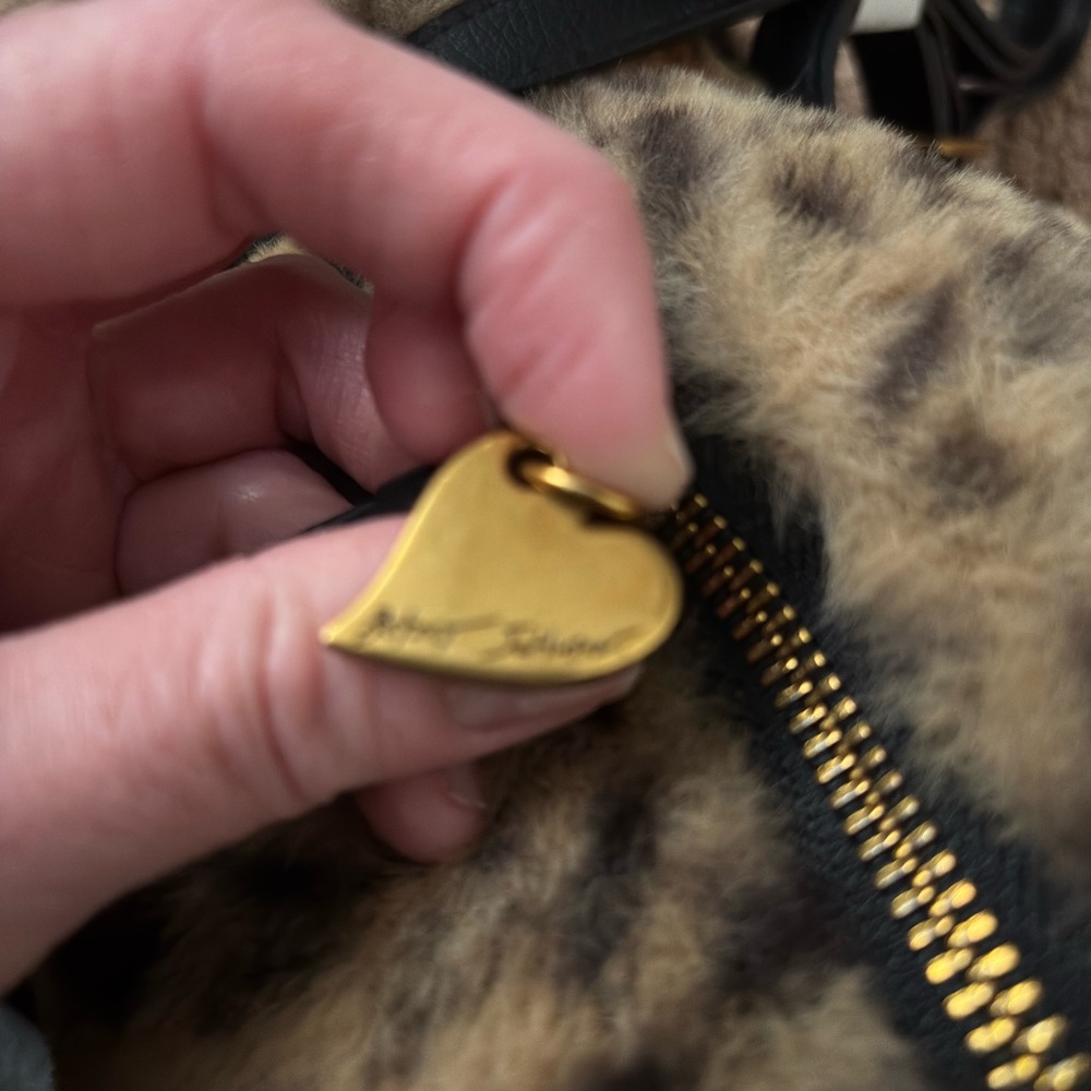 Betsey Johnson Leopard Print Plush with Gold Heart Charm crossbody handbag - Picture 4 of 7